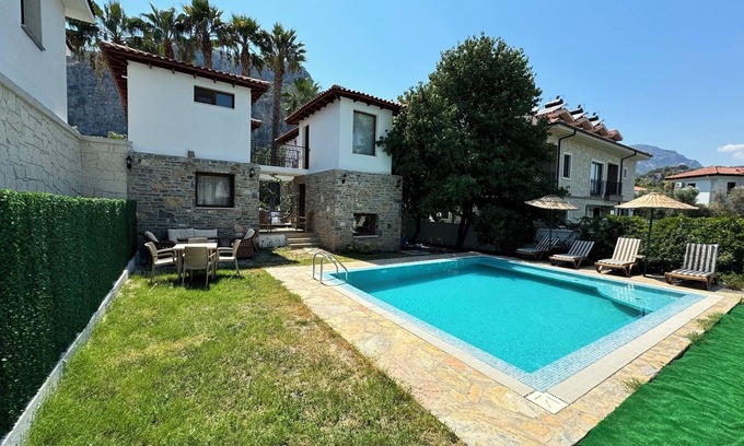 Dalyan City Center Villa | Villa Merry - Dalyan Stonehouse with Palmtrees