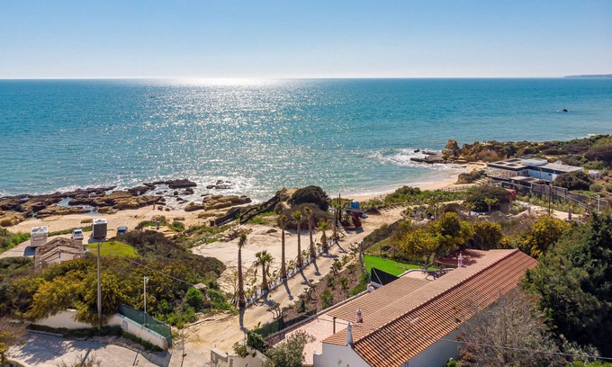 Gale Ski Chalet | Villa Mimao boasts the perfect location almost directly on the wonderful beach of Manuel Lourenço