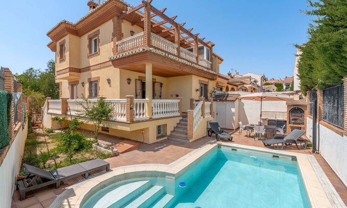 Padul House | Villa 'Miriam' with Mountain View, Private Pool and Wi-Fi