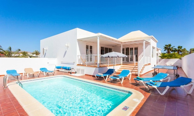 Los Mojones Villa | Villa Monica Summary: