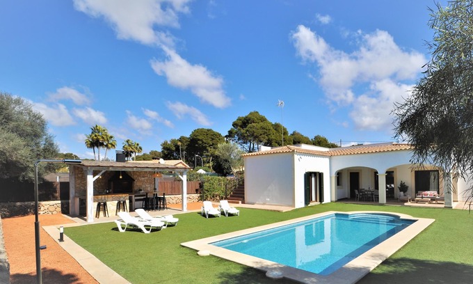 Vallgornera Villa | VILLA MONICA in a residential neighborhood of Cala Pi for 6 people with a private pool and garden - Free Wifi