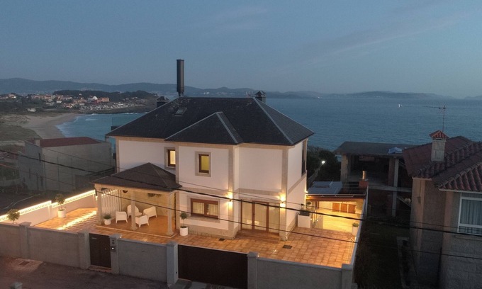 Montalvo Villa | VILLA MONTALVO BEACH SANXENXO-HEATED SWIMMING POOL