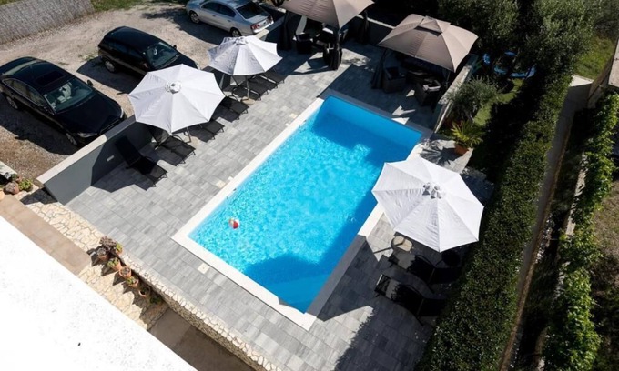 Crno Apartment | Villa Natura Three Bedroom Apartment