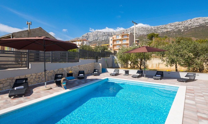 Kastel Sucurac Villa | Villa Navigare with Swimming Pool