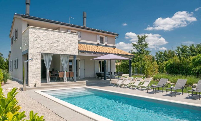 Karlovici House | Villa Nevia Sivati