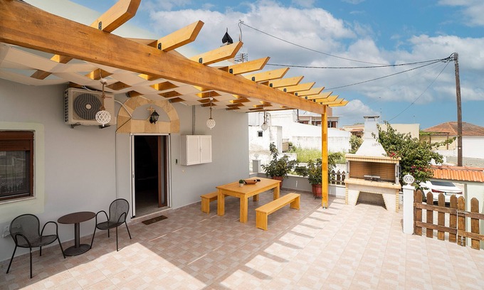 Fanai Villa | Villa 'Nikolaos' with Sea View, Wi-Fi and Air Conditioning