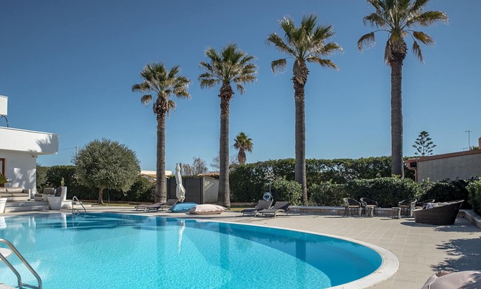 Ognina Villa | Villa Ognina Dependance I with pool by Wonderful Italy