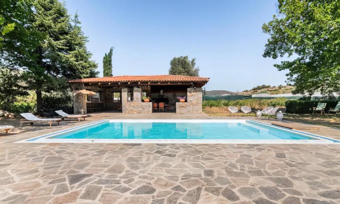 Marathon Villa | Villa OINOI with Pool for Luxury Vacation and Events