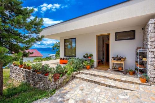 Sodici Villa | Villa Orange, small house in a pine forest