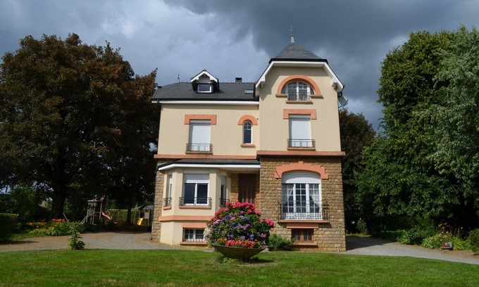 Maubert-Fontaine Villa | Villa Point du Jour for family vacations in the countryside
