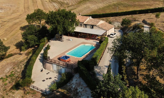 Fossombrone Villa | Villa private pool and jacuzzi in panoramic position for up to 3-4 guests.