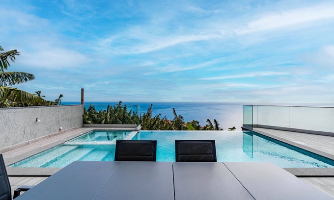 Arco da Calheta Villa | Villa Anita Two Bedrooms pool