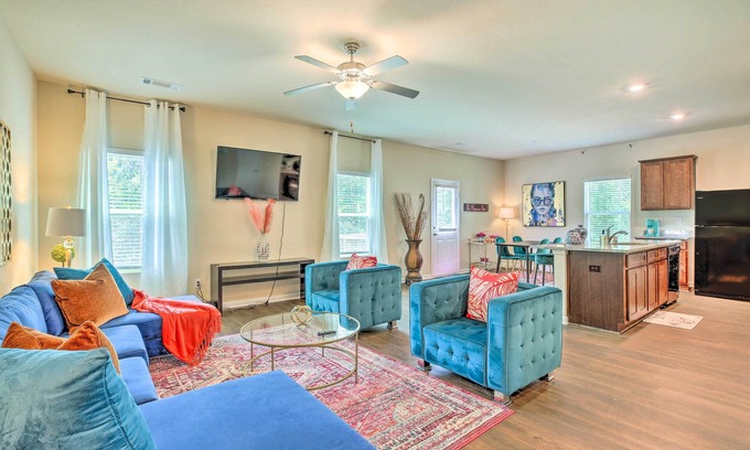 Villa Rica House | Villa Rica Retreat w/ Deck ~ 33 Mi to Atlanta