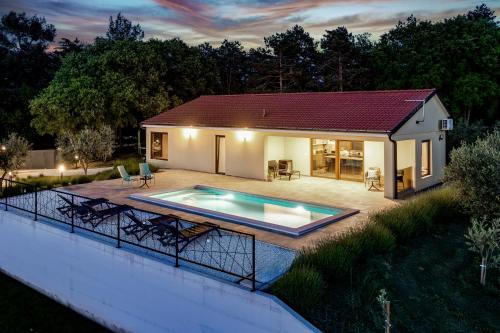 Puntera Villa | Villa Rok in beautiful olive oasis, 2BD, pool, WIFI