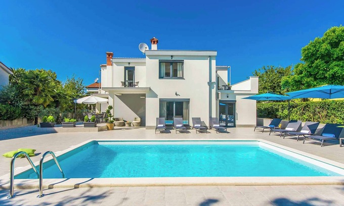 Spadici Villa | Villa Romi - Four Bedroom Villa, Sleeps 9