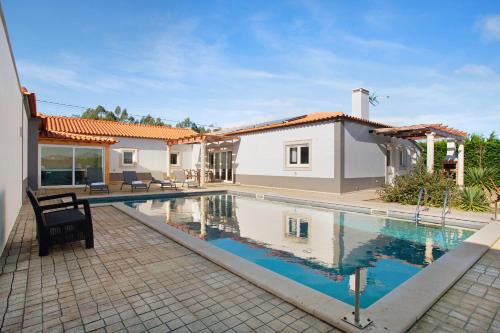 Caldas da Rainha Villa | Villa Rosa com Piscina e Jacuzzi