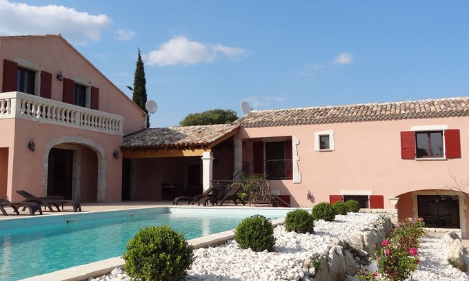 Uzes Villa | Villa Rose - A spacious luxury villa, private pool & garden,10 min walk to Uzes