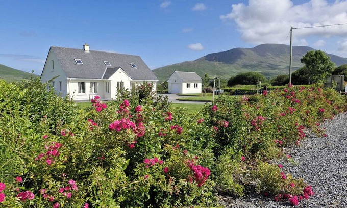 Cahirciveen Villa | Villa Rose - Sleeps 2 & Stunning Seaside Views