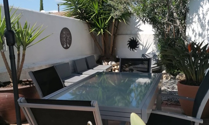 El Mas Bosca Villa | Villa Roses near downtown and quiet beaches