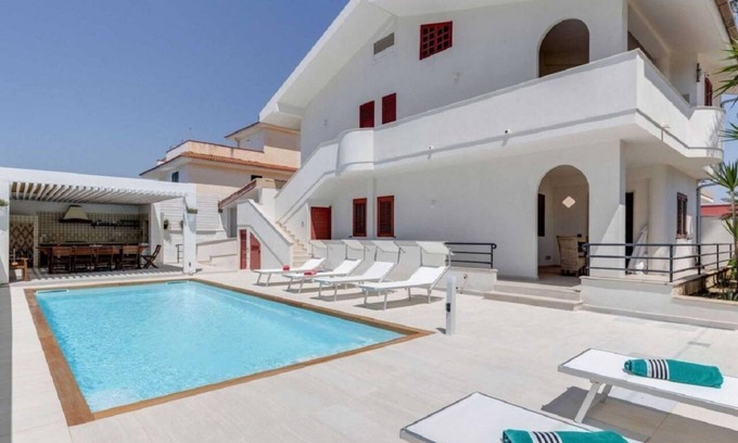Santa Maria del Focallo Villa | Villa 'Rosimeli' close to the Beach with Pool & Wi-Fi