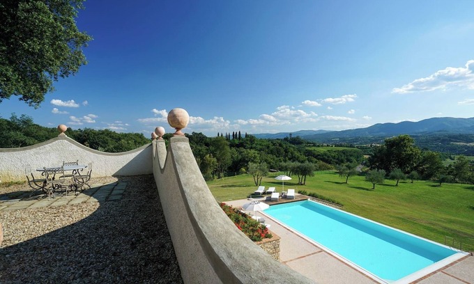 Reggello Villa | Villa Ruota with views on the Tuscan countryside