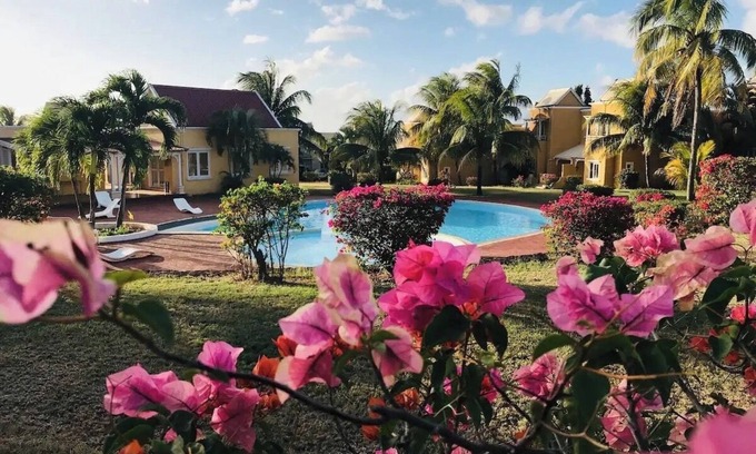 Albion House | Villa Sécurisée dans un jardin calme avec piscine