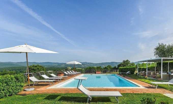 Rapale Villa | Villa Saffo: A charming three-story villa surrounded by meadows and by green hills, with Free WI-FI.