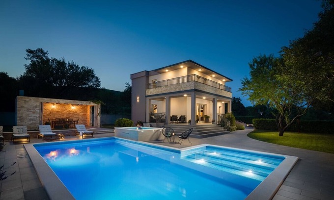 Dicmo Villa | Villa Salvador * villa in Dicmo, private pool