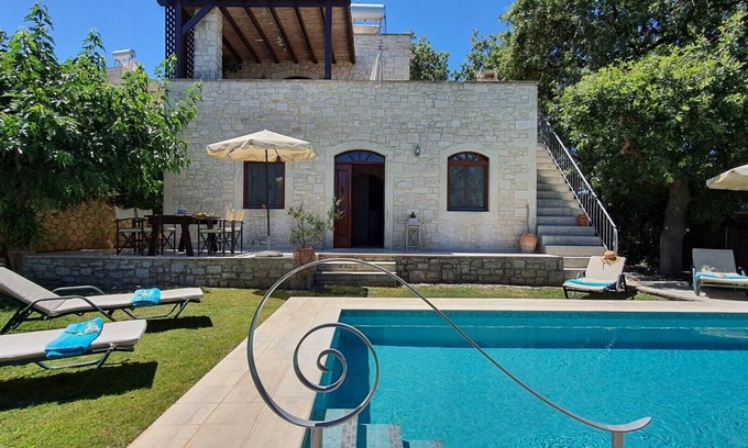 Atsipópoulon House | Villa Sifina, natural stone villa with sea view. 5 minutes drive to the beach,