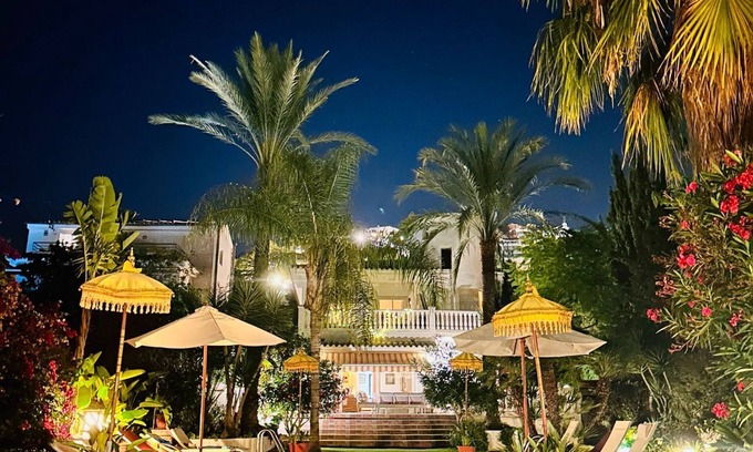 Sitges Villa | Villa Sitges Palm Garden: 5 minutes walking from beach. Amaizing Garden/Outdoor