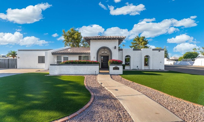 Paradise Valley Village House | Villa Solara | 8 BR | Heated Pool | Outdoor Oasis