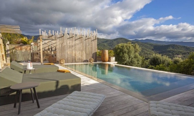 Molini Villa | Villa Standing Plein Sud, Piscine Miroir, à 2 Minutes des Plus Belles Plages