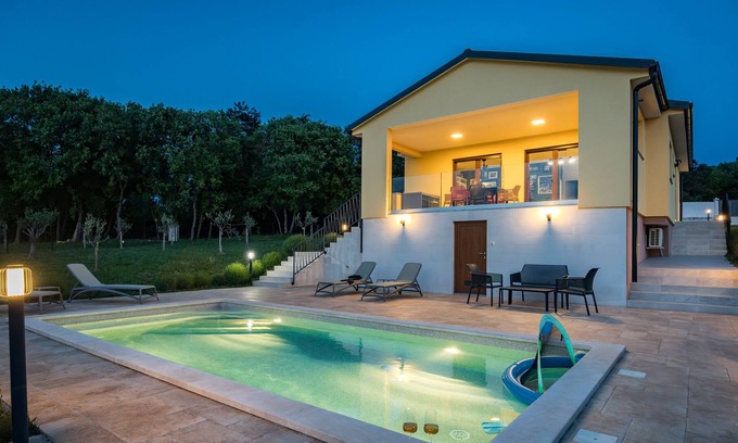Puntera Villa | Villa Tai in Barban with outdoor playground and private pool