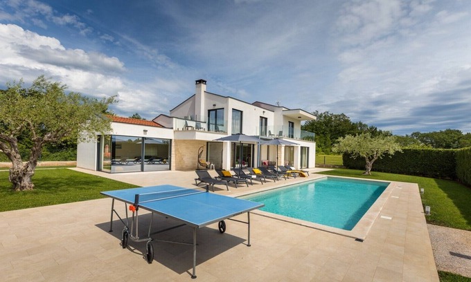Vrznaveri Villa | Villa Tea - beautiful, modern villa with large pool and garden near Poreč