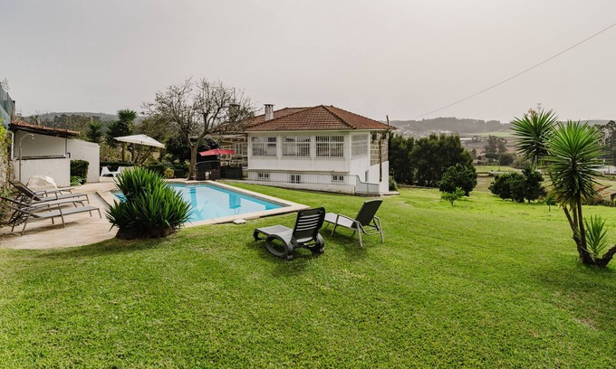 Gondifelos Villa | Villa 'The Beauty Of Simplicity' with Private Pool, Wi-Fi and Air Conditioning