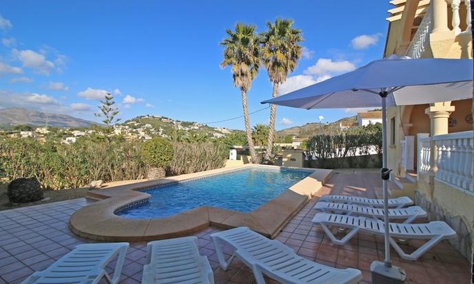 La Empedrola Villa | Villa Tosal con 6 dormitorios, wifi, parking, jardín y piscina privada