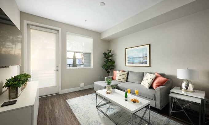 Santa Ana Apartment | Villa Valencia - Free Disney Gift Card!