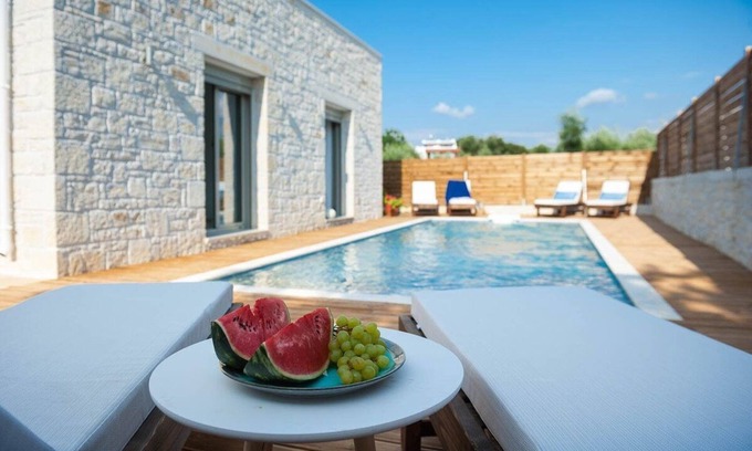 Pagkalochori Villa | Villa Vera - With Private Heated Pool & Jacuzzi