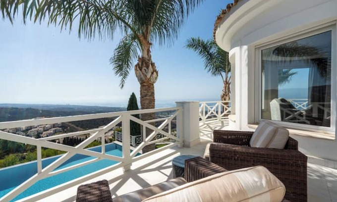 Marbella Villa | Villa Veranda: super views of the mountains and the sea