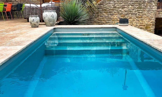 Grignan House | Villa Verdesco Swimming pool and view of the Château de Grignan