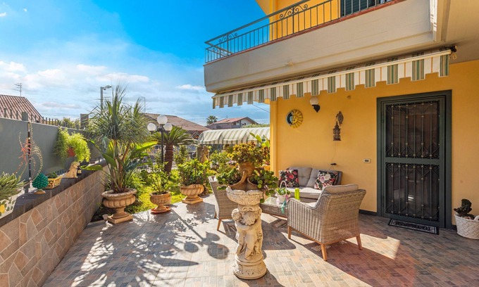 Mascali Villa | Villa 'Villetta Mare E Monti' with Sea View, Wi-Fi and Air Conditioning