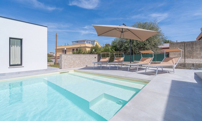 Avola Villa | Villa 'Villetta Vanessa' with Mountain View, Wi-Fi and Air Conditioning