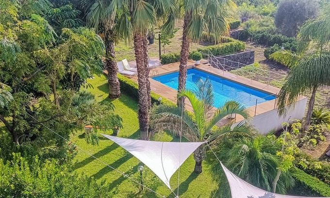 Santa Tecla Villa | 'Villa Vittoria - Santa Tecla' with Sea View, Wi-Fi and Air Conditioning