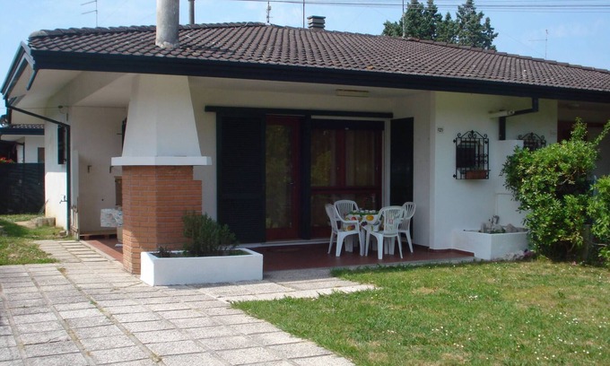 Porto Santa Margherita Villa | Villa with private garden by the sea