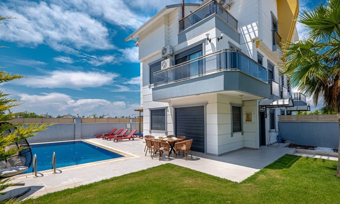 Kadriye Villa | Villa w Jacuzzi, Private Pool, Garden in Antalya