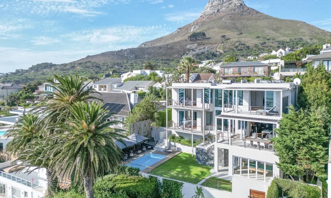 Camps Bay Villa | Villa with a heated pool 400m from Camps Bay beach