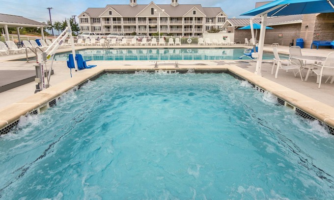 Canyon Lake Villa | Villa with Access to 6 Pools | 18-Hole Mini-Golf