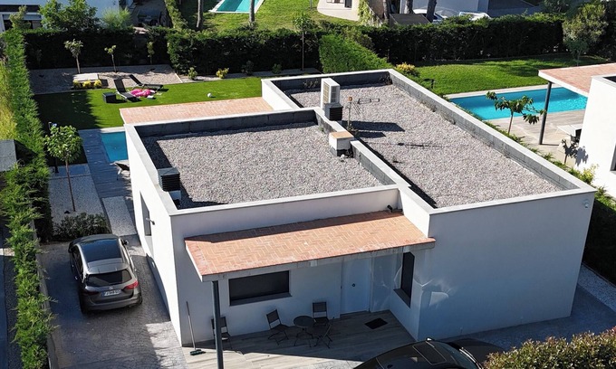 Mas Pinell Villa | Villa with swimming pool 5 minutes walk from Mas Pinell beach!