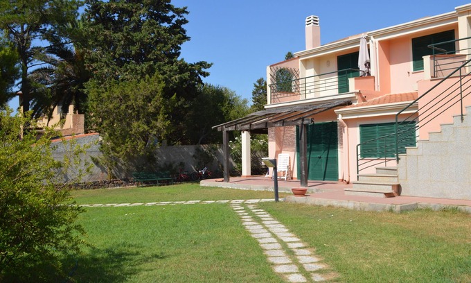 Sas Linnas Siccas Apartment | Villa with garden 50 meters from the beach two apartments