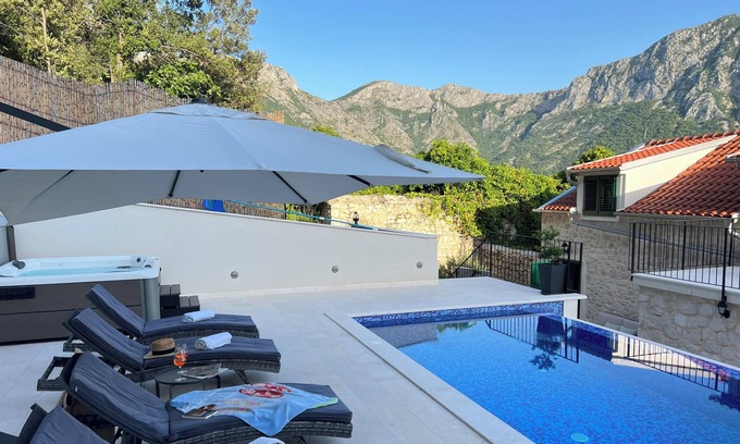 Zaostrog Villa | Villa with heated Pool, Terrace and sea view, three bedrooms, WiFi, BBQ